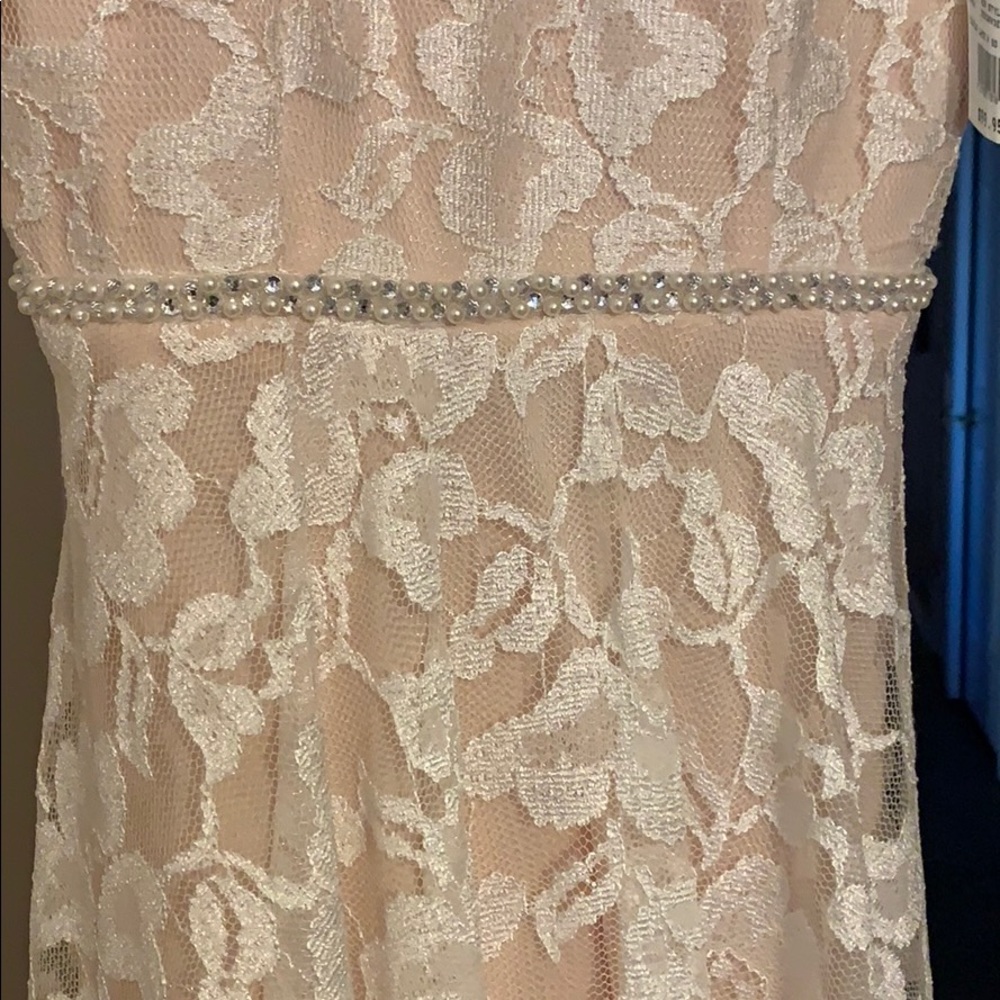 Bridal lace dress perfect for bridal shower - Picture 2 of 4